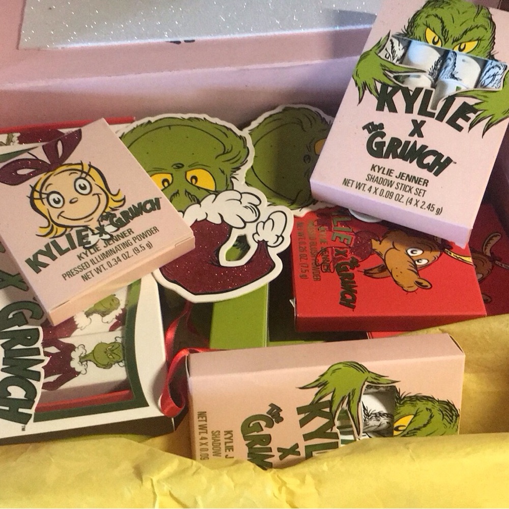 KYLIE GRINCH! ALMOST 2 SETS!❤️💚❤️💚❤️💚 SOLD!!!
